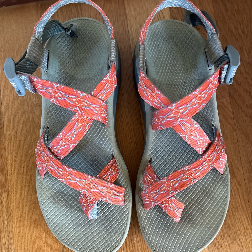 Lightly used womens size 10 Chaco sandles